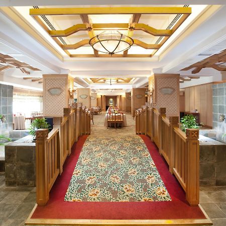 Dorsett Grand Subang Hotel Subang Jaya Eksteriør billede The interior of the lounge