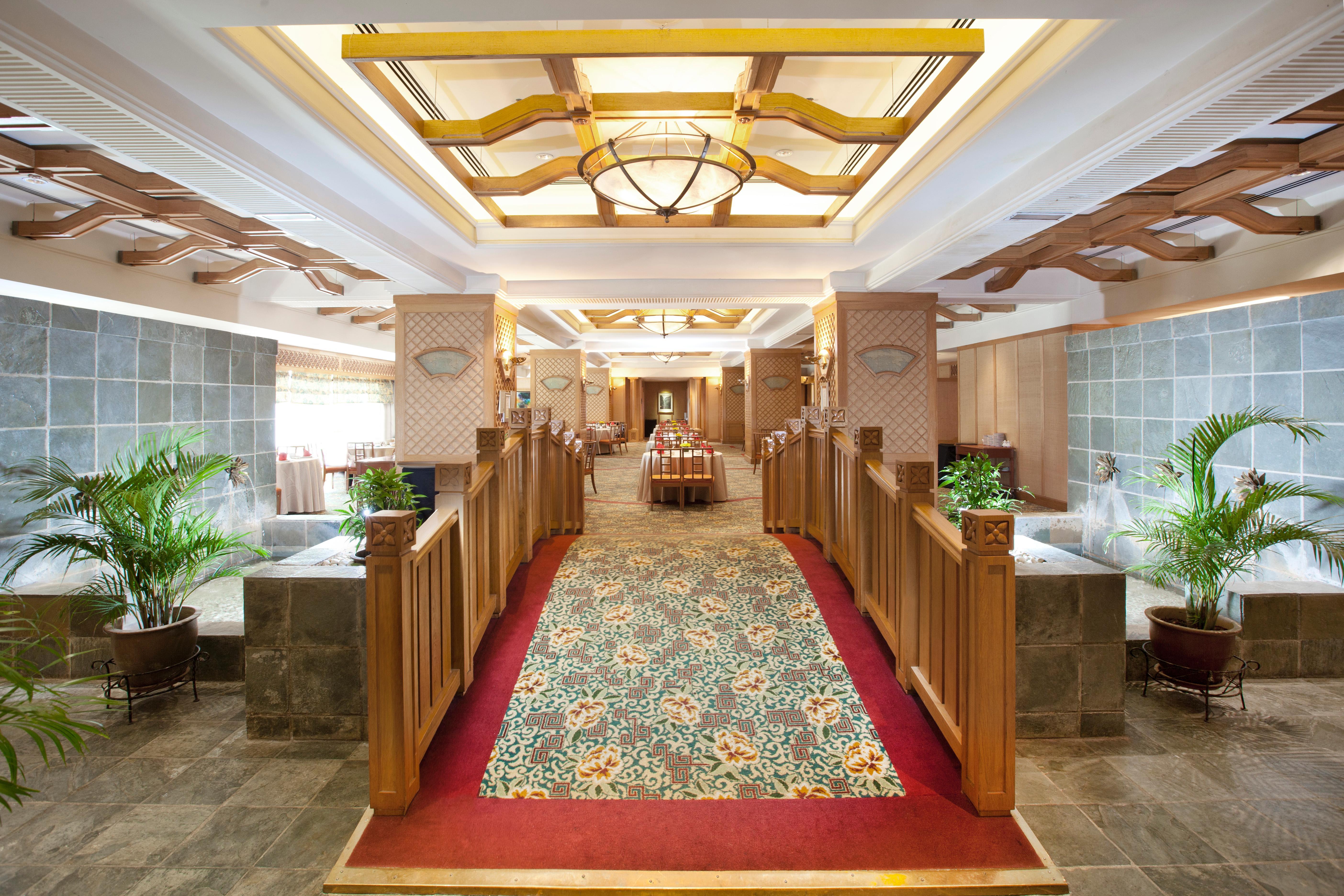Dorsett Grand Subang Hotel Subang Jaya Eksteriør billede The interior of the lounge