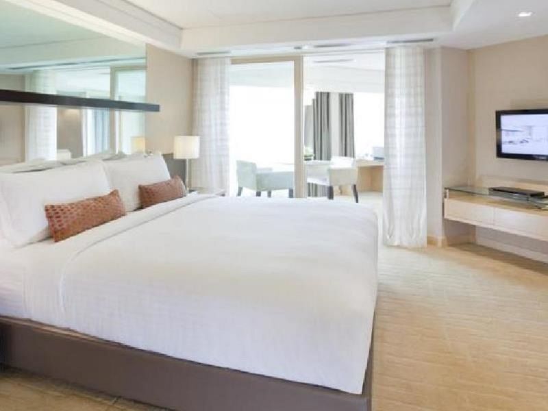 Dorsett Grand Subang Hotel Subang Jaya Eksteriør billede A bedroom at the hotel