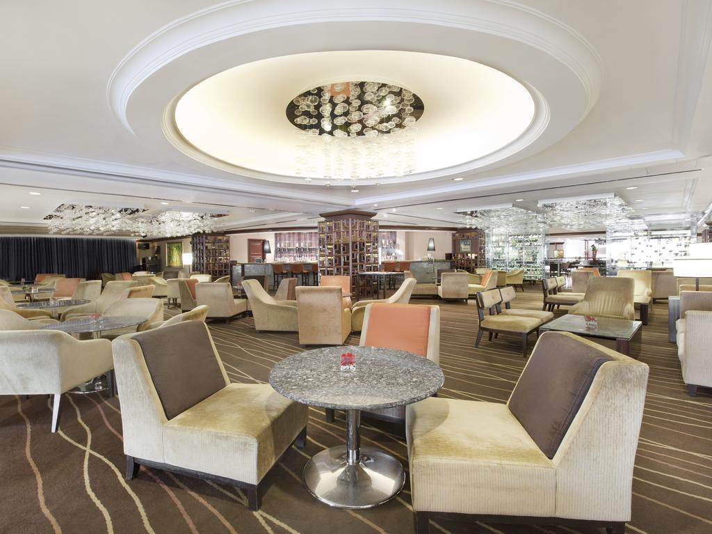 Dorsett Grand Subang Hotel Subang Jaya Eksteriør billede The interior of the lounge